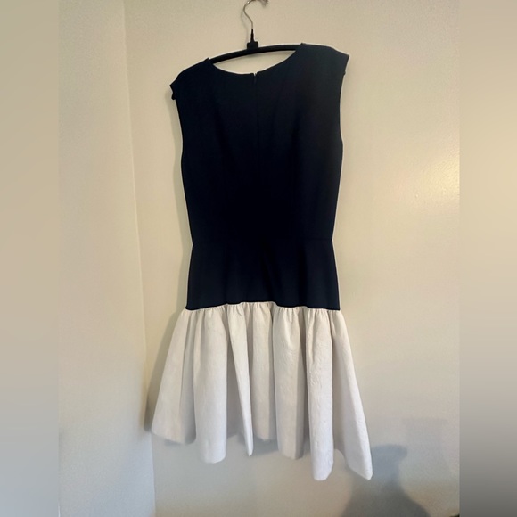 Erin by Erin Fetherston Navy Dress with crew neckline and pleaded skirt. Size 6 - Picture 2 of 8